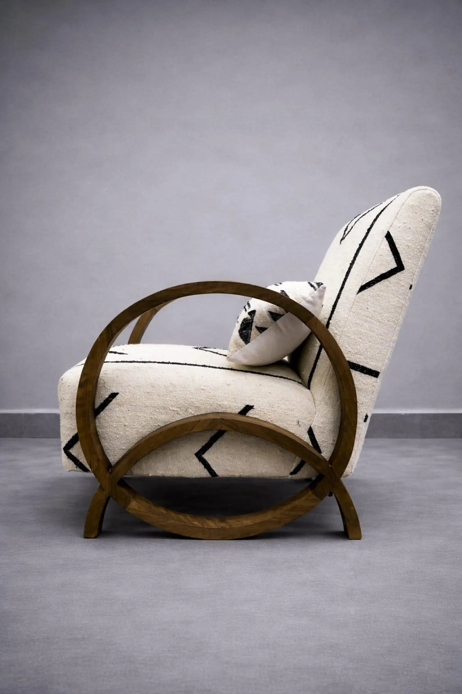Handmade Moroccan Walnut Wood Lounge Chair – White Wool Upholstered Accent Chair, 70x50x80 cm