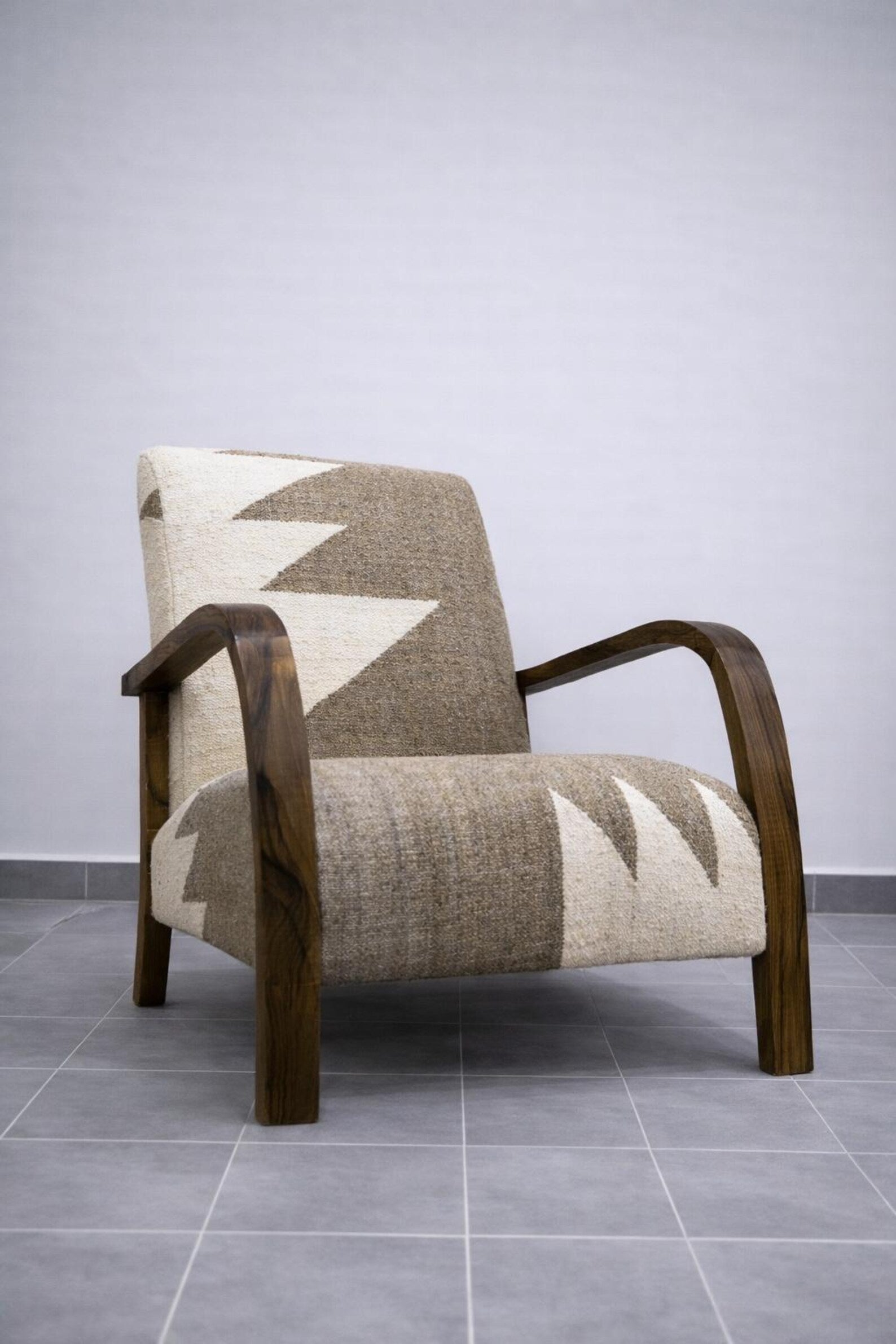 Handmade Wood Lounge Chair – White Wool Upholstered Accent Chair, 70x50x80 cm