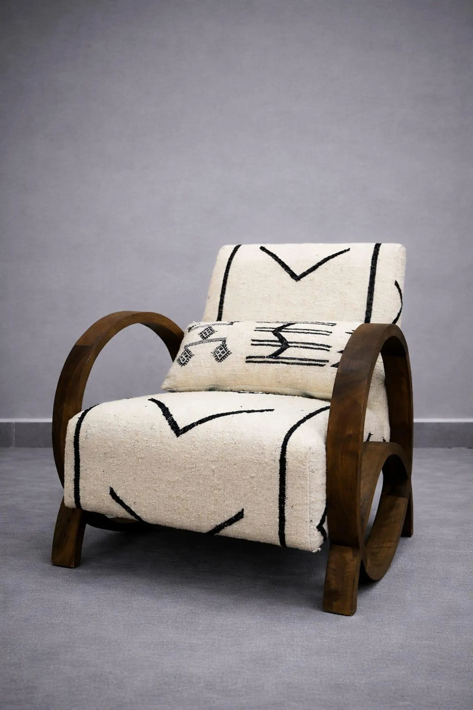 Handmade Moroccan Walnut Wood Lounge Chair – White Wool Upholstered Accent Chair, 70x50x80 cm