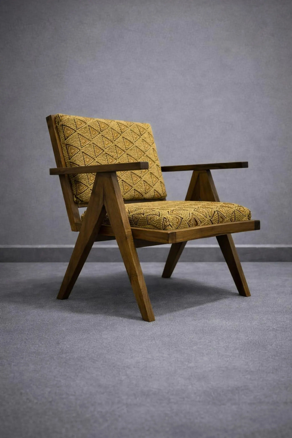 Wooden Upholstered Lounge Chair – Accent Chair for Home Decor, 70x50x80 cm