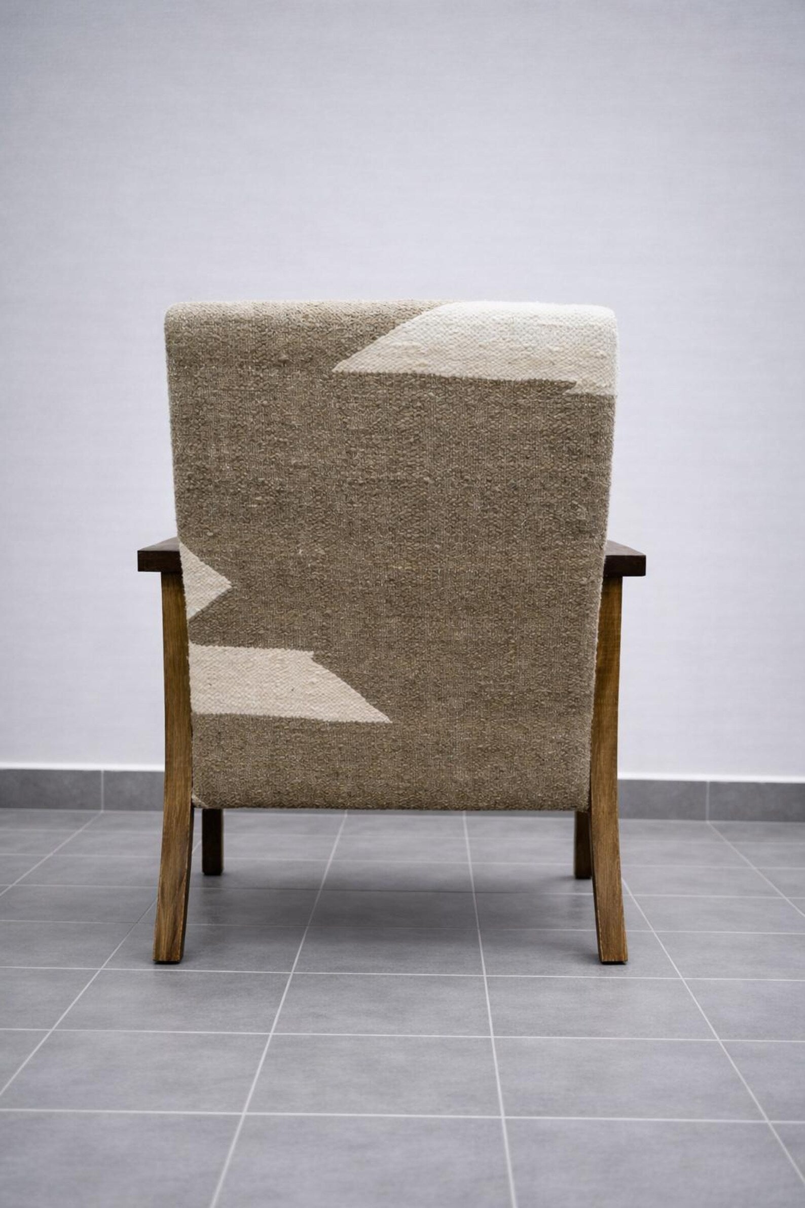 Handmade Wood Lounge Chair – White Wool Upholstered Accent Chair, 70x50x80 cm